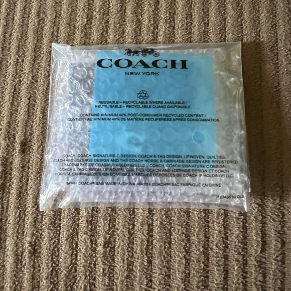 Coach Pave Signature Necklace nwt in packaging - Picture 3 of 3